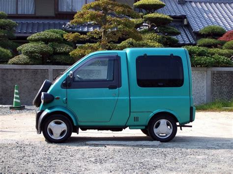 車種とは 軽自動車、そして都市の風景を彩る小さな巨人