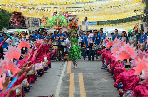 Sinulog Festival,  한 섬의 신비로운 축제와 상상력의 결합: 고대 필리핀의 정신적 환영 의식